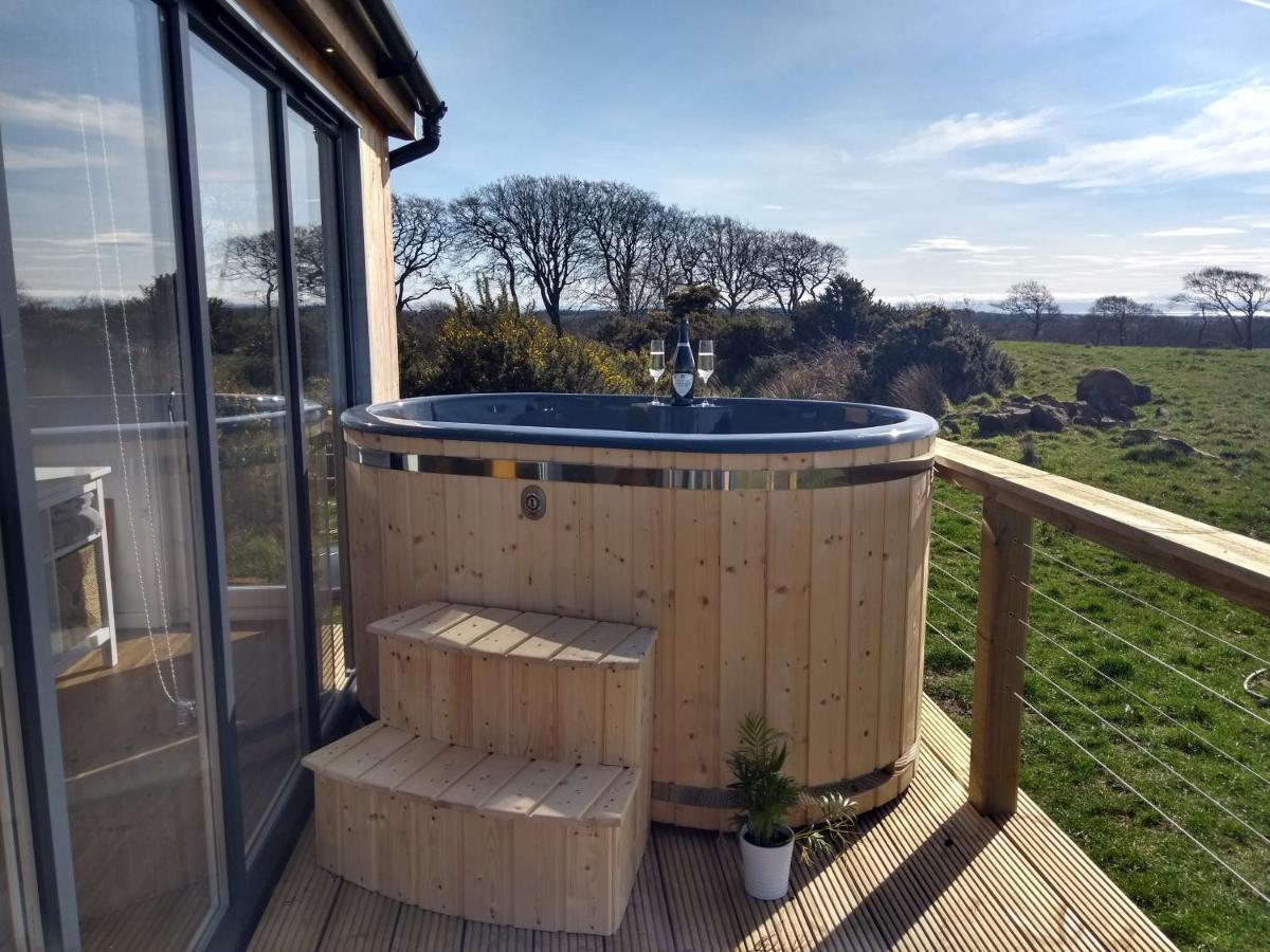 Cleeves Cabins Arran Luxury Lodge With Hot Tub Dalry  Exterior foto