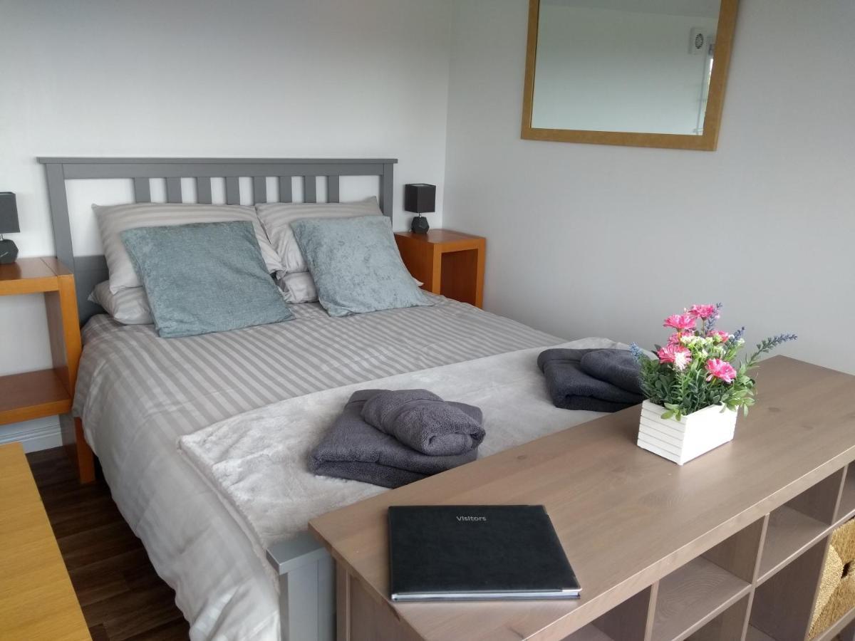 Cleeves Cabins Arran Luxury Lodge With Hot Tub Dalry  Exterior foto
